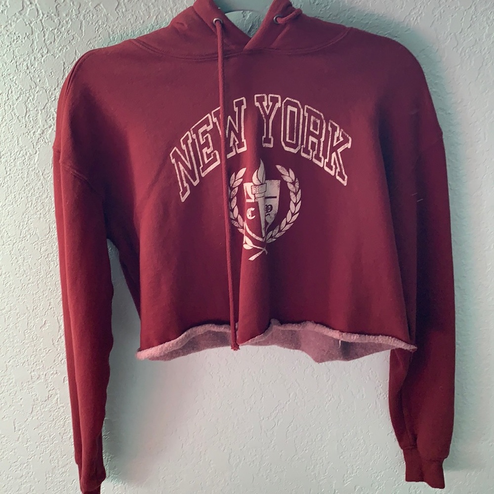 Maroon New York cropped hoodie